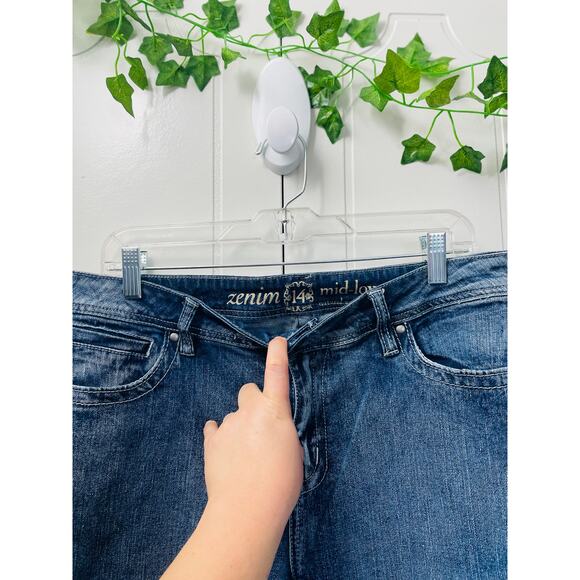 Zenim Denim Western Embroidered Back Pockets Slight Flared Mid Rise Jeans SZ 14 - Picture 3 of 11